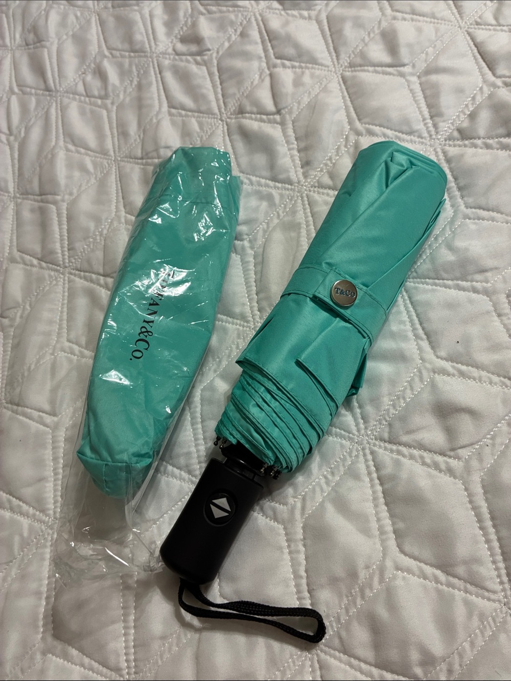 Tiffany & Co. Umbrella Thermos and Pen Gift set New in Box - Picture 3 of 10